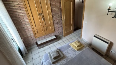 Vista interior de la habitación de matrimonio en Casa Rincón de Claudia